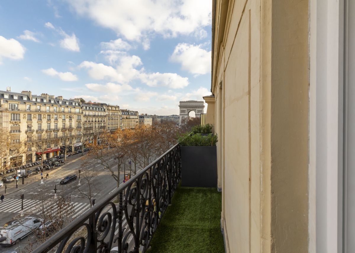 Hotel Montfleuri Paris - Balcony